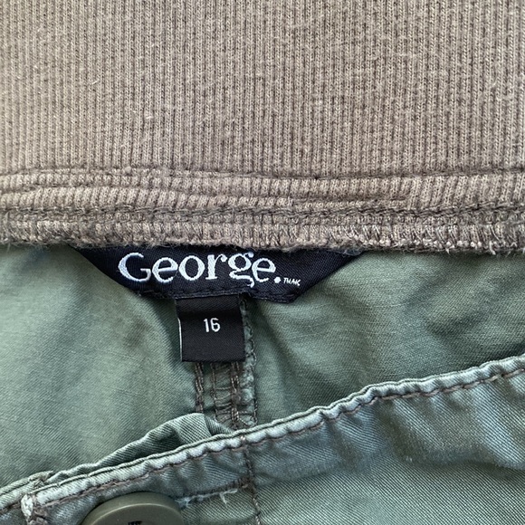 Comfy khaki shorts - Picture 3 of 3